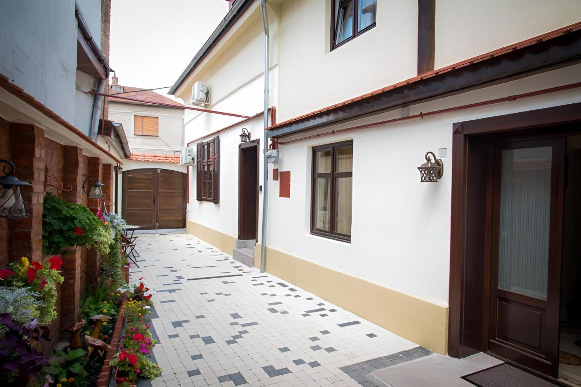 Aparthotel Cochet House Sibiu Extérieur photo