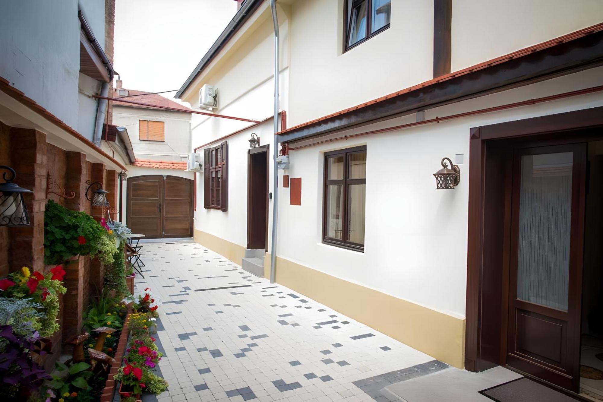 Aparthotel Cochet House Sibiu Extérieur photo